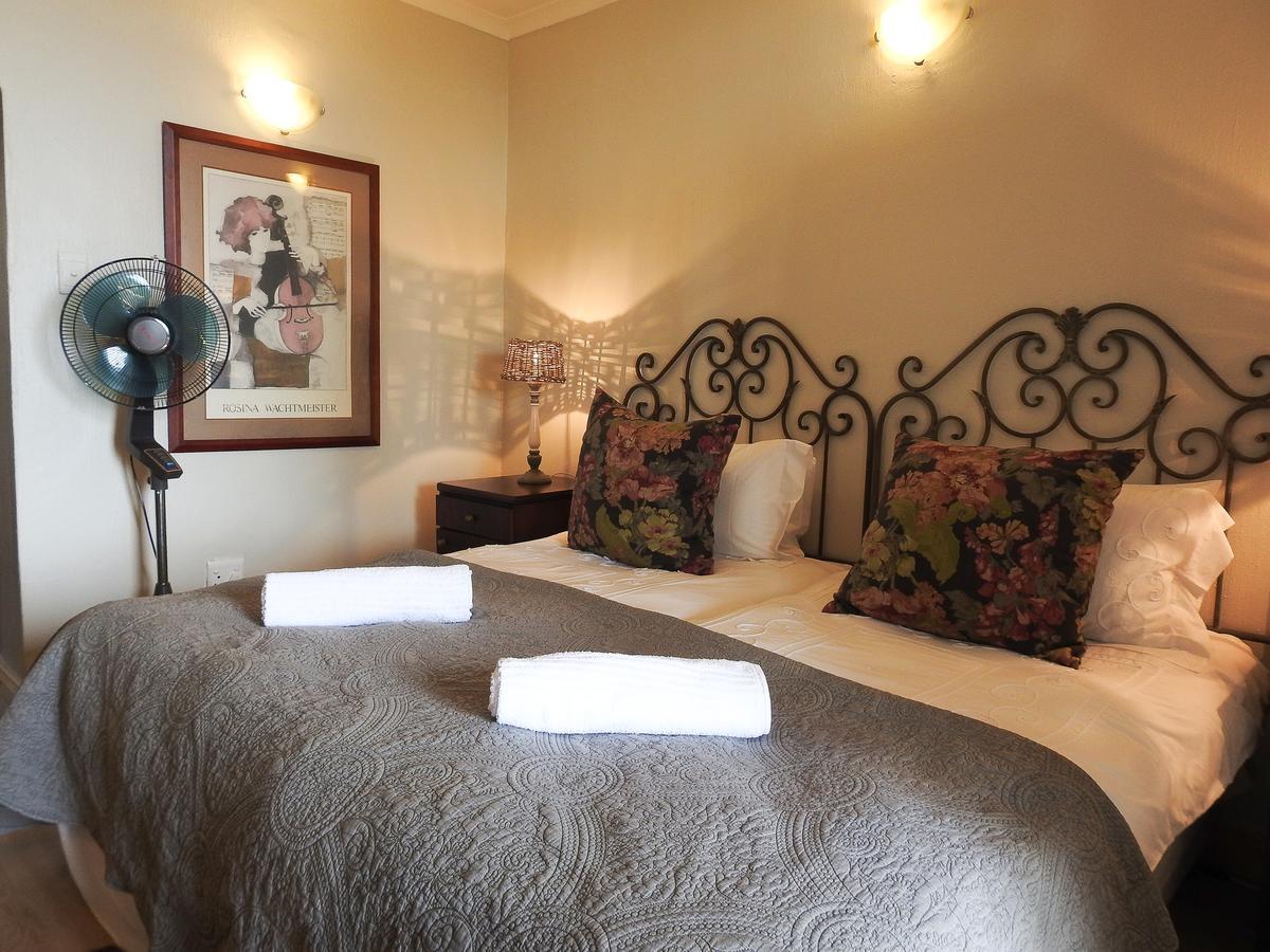 New Stone Manor Hotel Mosselbaai Buitenkant foto