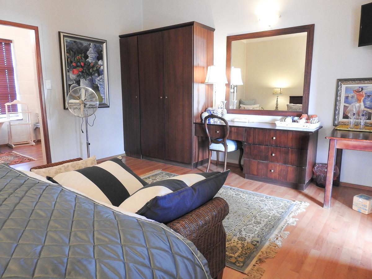 New Stone Manor Hotel Mosselbaai Buitenkant foto