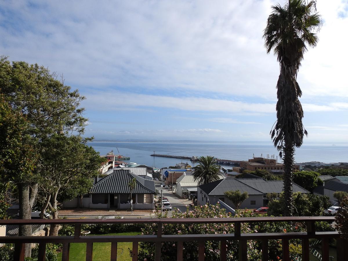 New Stone Manor Hotel Mosselbaai Buitenkant foto