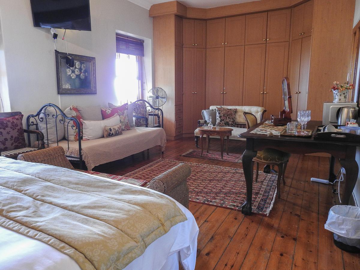 New Stone Manor Hotel Mosselbaai Buitenkant foto